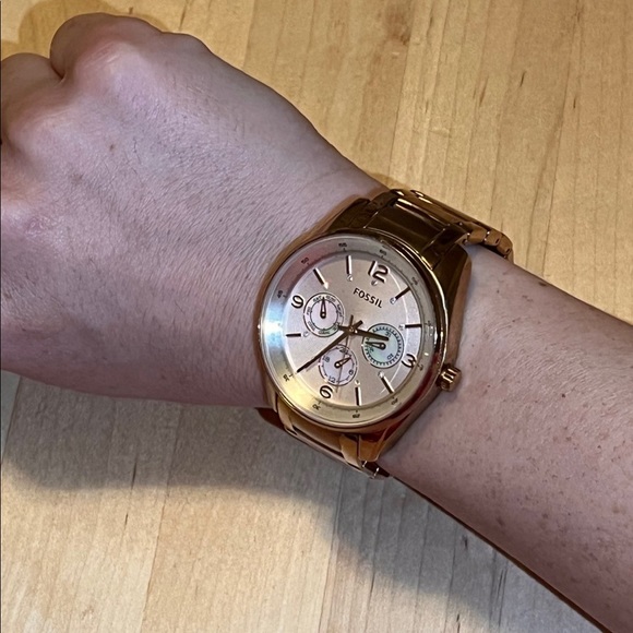 5 for $25 item 🪩 Rose Gold Stainless Steel Fossil Watch - Picture 7 of 11